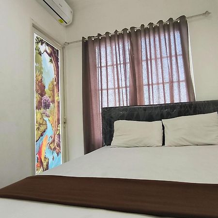 Pasadena House Syariah Hotel Semarang Exterior photo