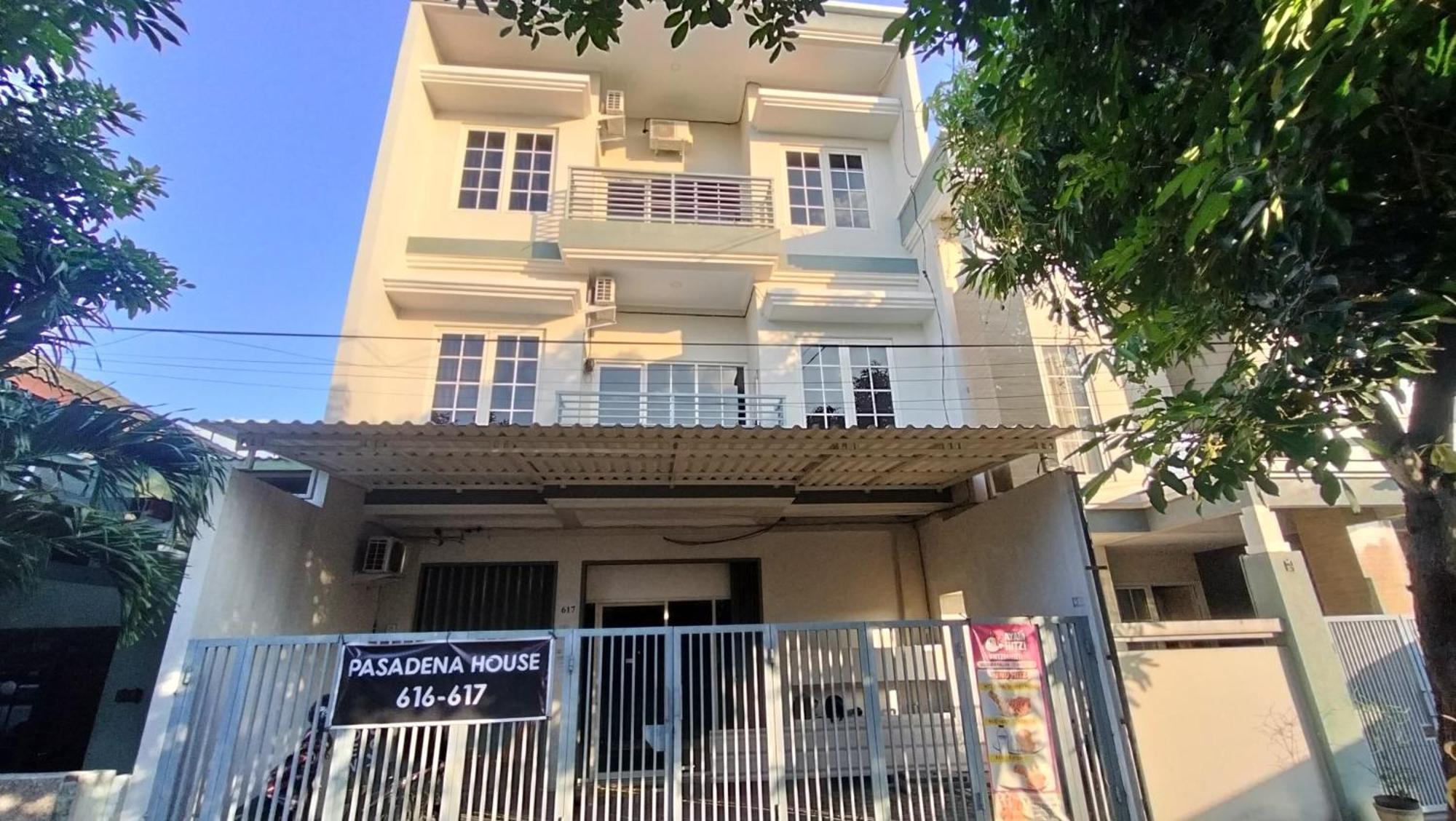 Pasadena House Syariah Hotel Semarang Exterior photo