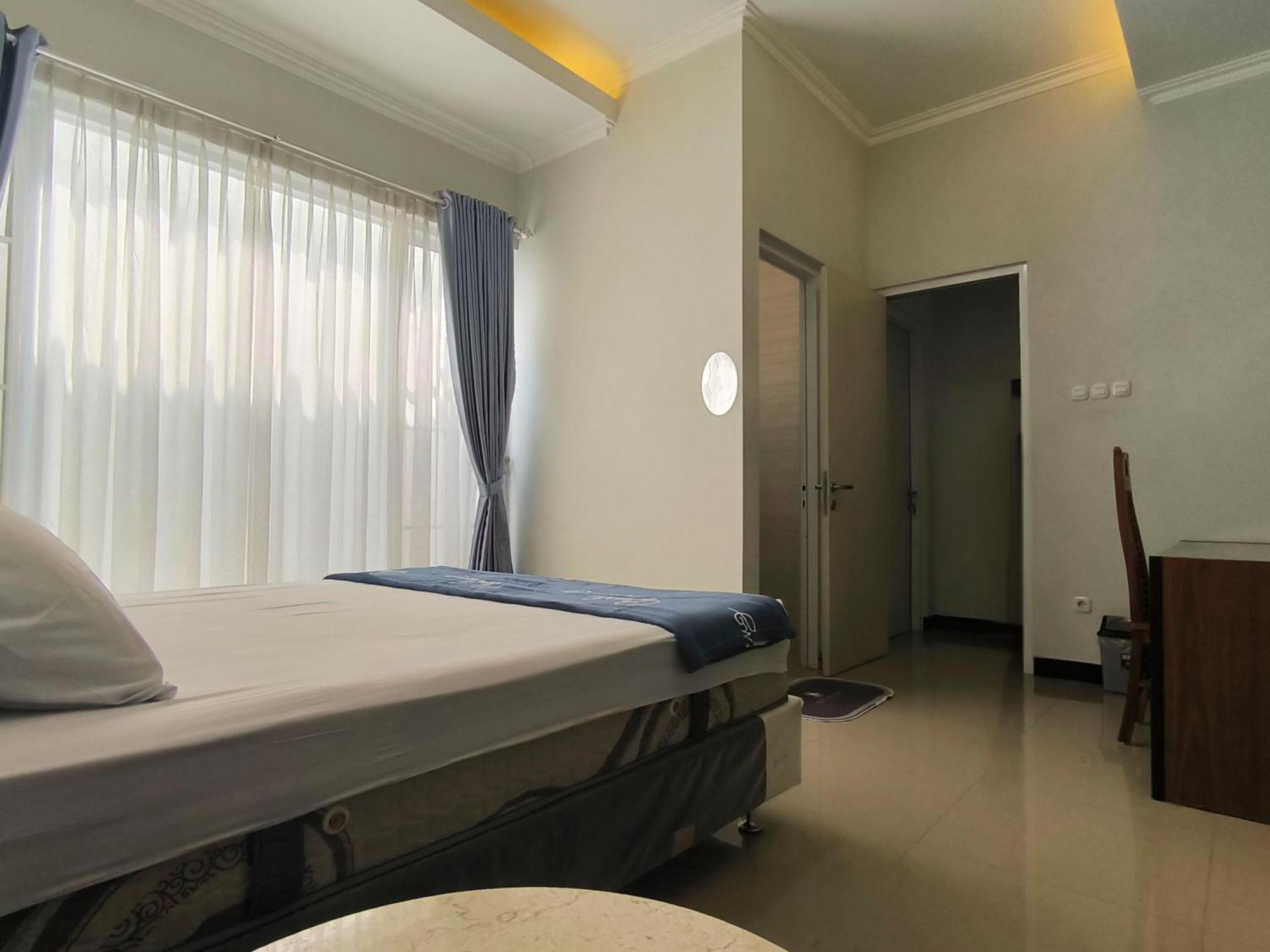 Pasadena House Syariah Hotel Semarang Exterior photo
