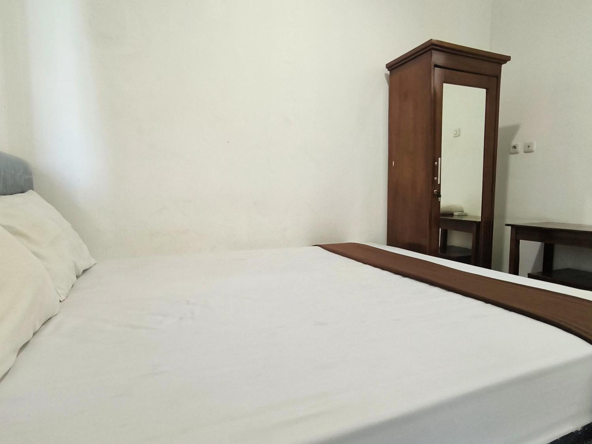 Pasadena House Syariah Hotel Semarang Exterior photo