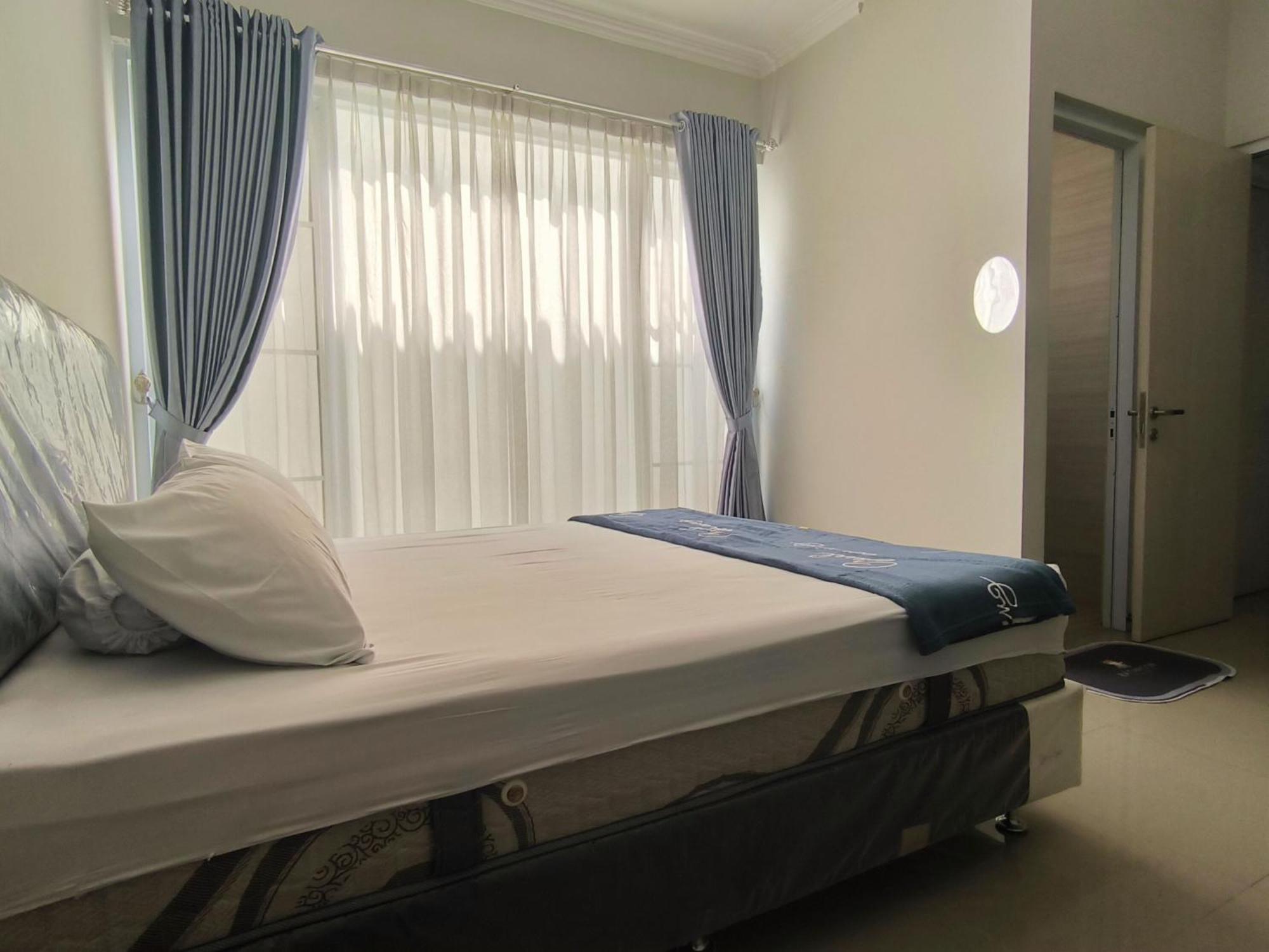 Pasadena House Syariah Hotel Semarang Exterior photo