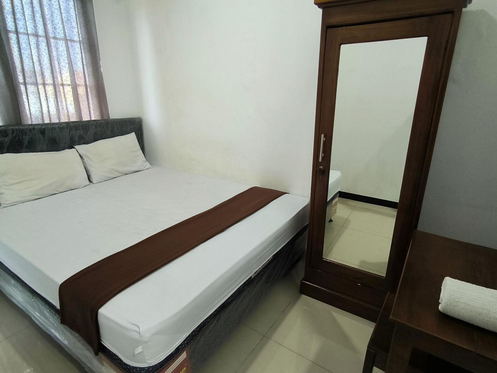 Pasadena House Syariah Hotel Semarang Exterior photo