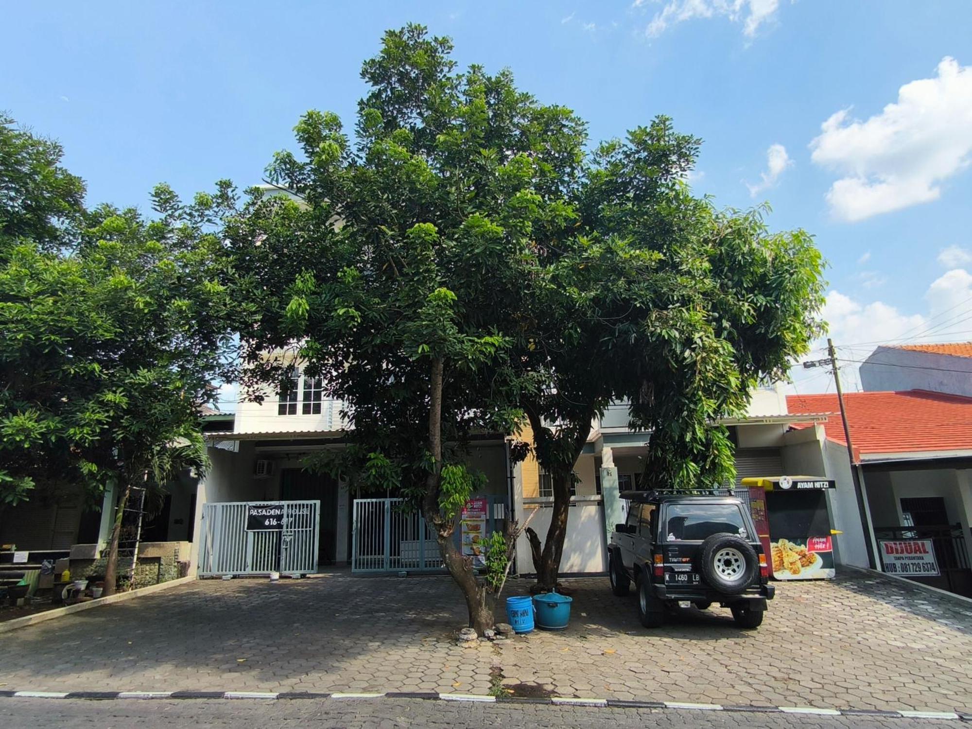 Pasadena House Syariah Hotel Semarang Exterior photo