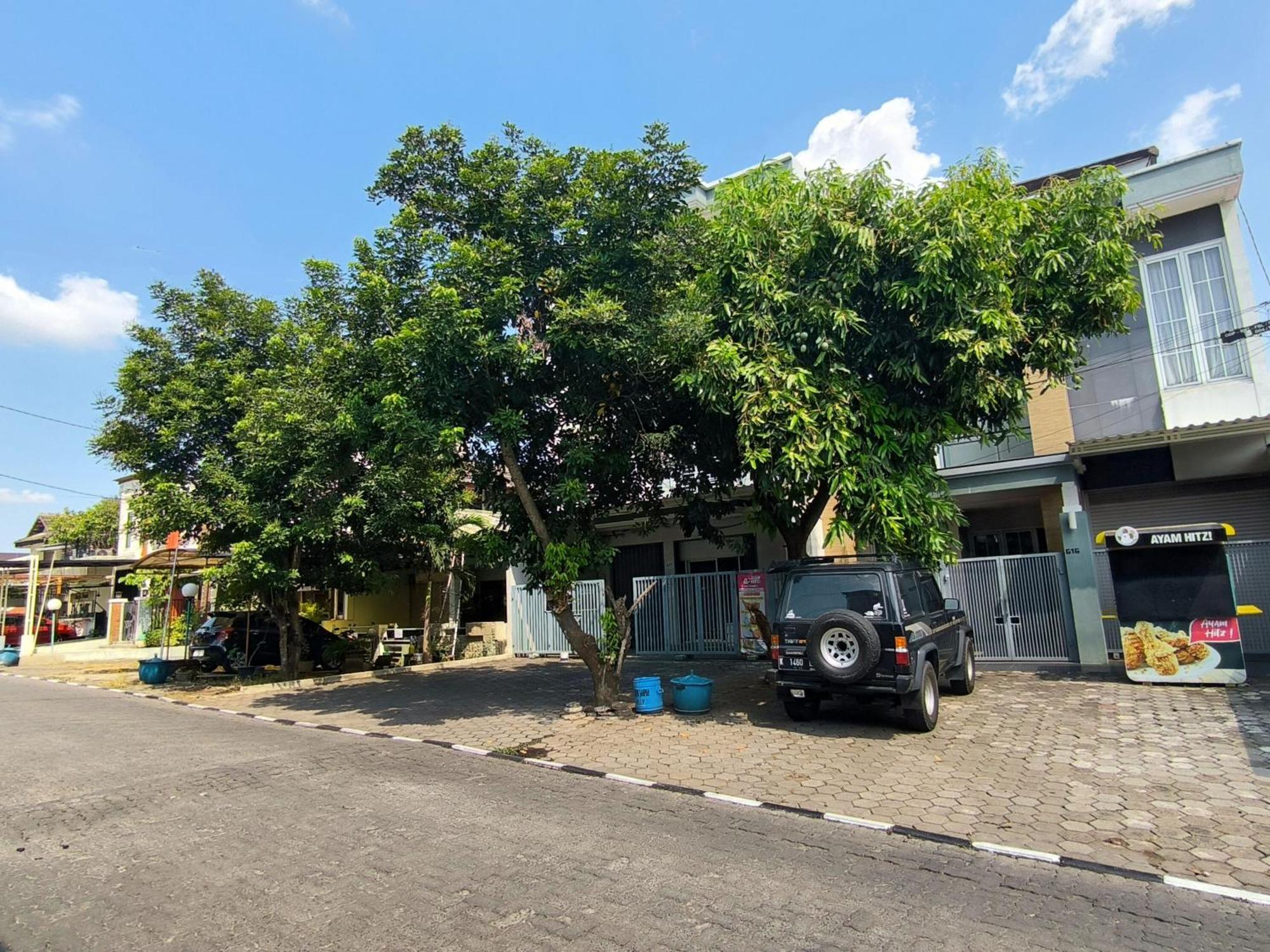 Pasadena House Syariah Hotel Semarang Exterior photo