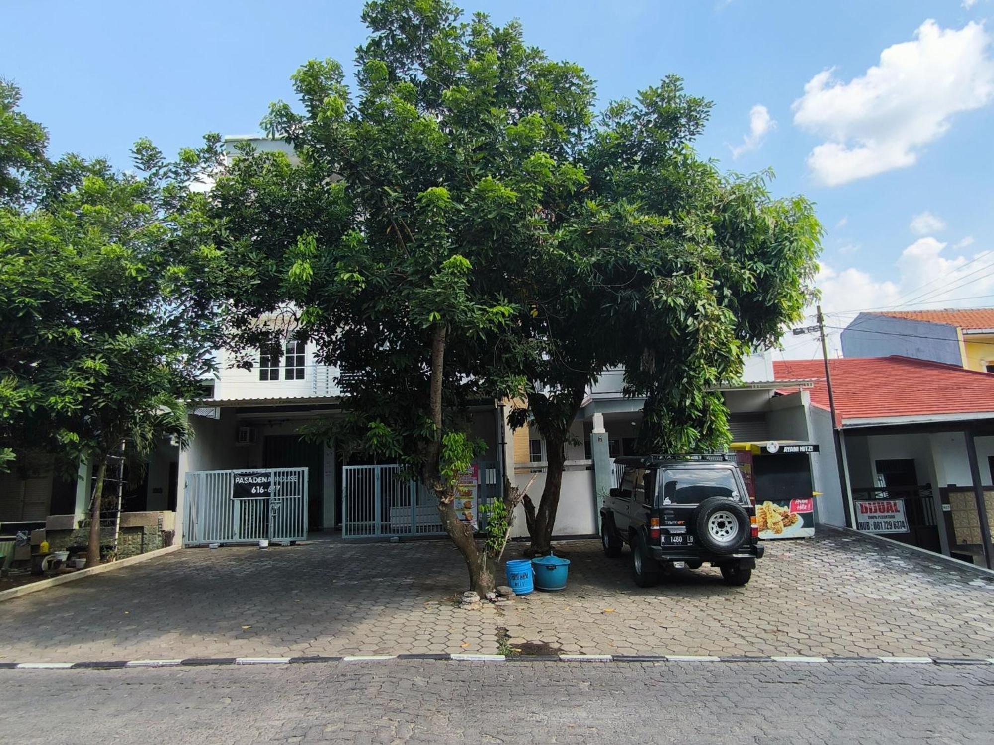 Pasadena House Syariah Hotel Semarang Exterior photo