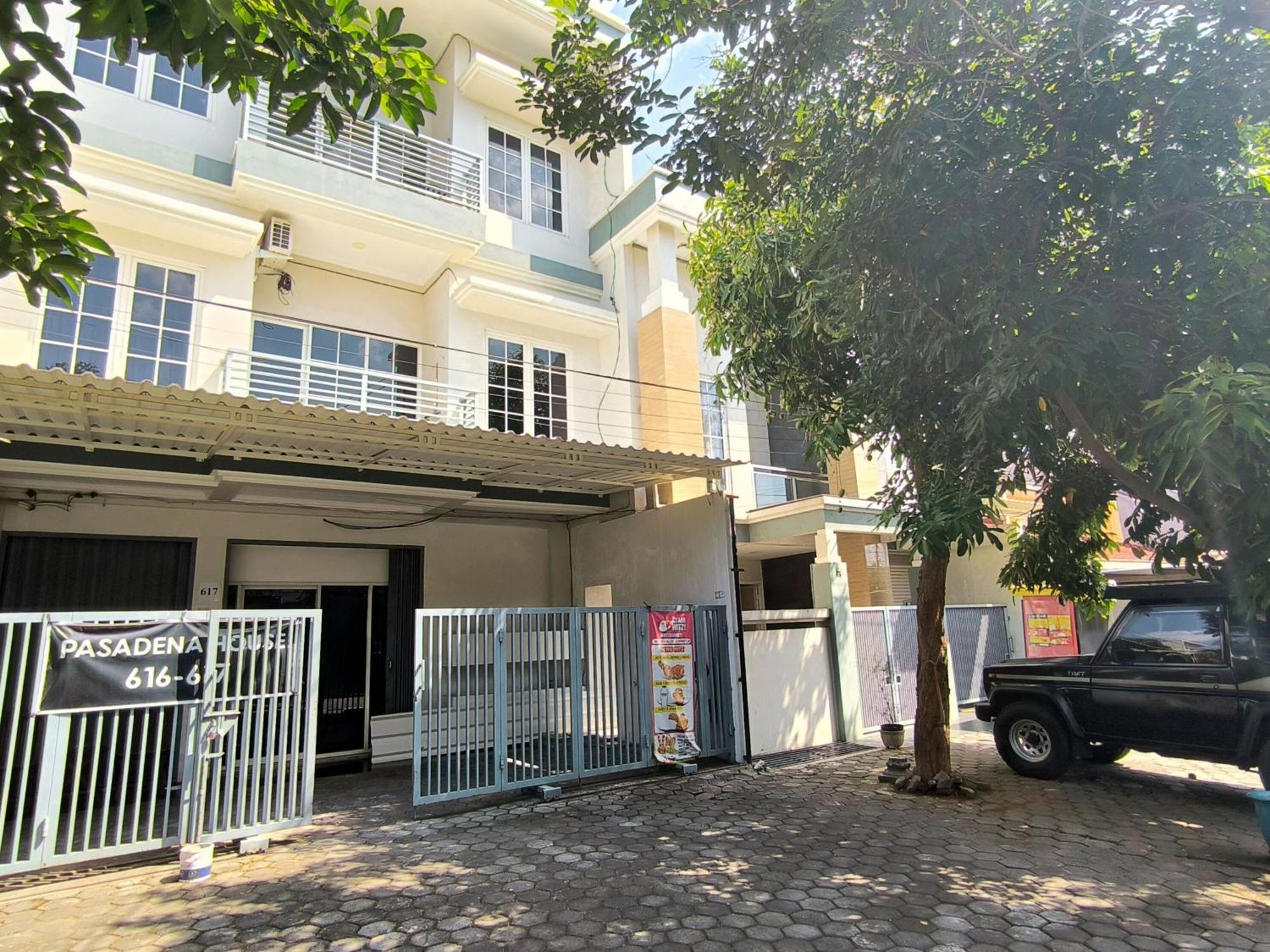 Pasadena House Syariah Hotel Semarang Exterior photo